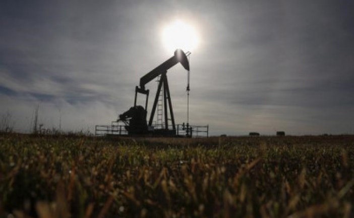 Prolonged oil industry slump leads to third cut in Canadian drilling forecast