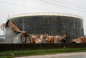 Harvey threatens more U.S. oil refineries after heavy rains